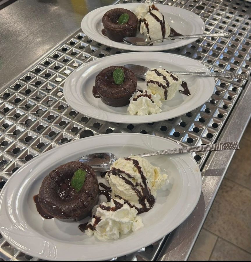 Schokoladenküchlein mit Sahne
